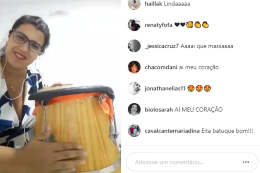 Imagem: Professora Catherine Furtado tocando tambor (Imagem: Reprodução)