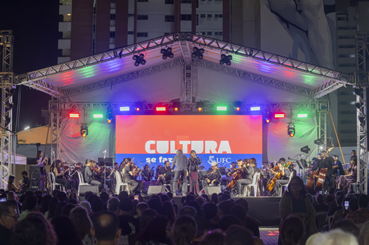 Orquestra Sinfônica da UFC no palco