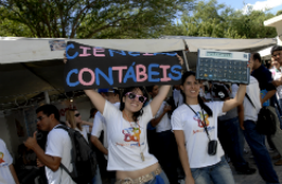 Estudantes participam da II Feira das Profissões, no Campus do Pici