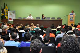 Imagem: Auditório ficou lotado na abertura do VI Encontro de Práticas Docentes