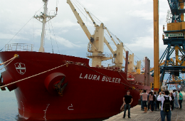 Imagem: Estudantes de Engenharia de Pesca da UFC realizaram visita guiada ao Porto de Fortaleza