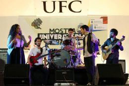 Imagem: Banda Comparsas da Vivenda foi uma das que se apresentaram na Mostra Universitária do Festival de 2012, na Concha Acústica da Reitoria (Foto: Igor Grazianno)