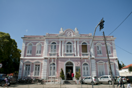 Imagem: A FEAAC, em Fortaleza, sedia dois dos cursos mais bem avaliados pelo Enade: Administração e Secretariado Executivo (Foto: Davi Pinheiro)