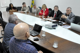 Imagem: A comitiva húngara foi recebida pelo Prof. Henry Campos