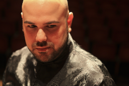 Imagem: O pianista Vitor Philomeno participa do recital ao lado da soprano Marília Zangrandi (Foto: Gal Oppido)