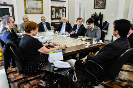 Imagem: Comitiva alemã é recebida pelo Prof. Custódio Almeida na Reitoria da UFC (Foto: Ribamar Neto)