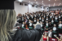 Imagem: Os concludentes do semestre letivo 2014.1 da UFC deverão participar de novo processo de emissão de diploma (Foto: Ribamar Neto)