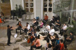 Imagem: O grupo Encordoados, formado por alunos e professores do curso de Licenciatura em Música da UFC (Foto: Divulgação)