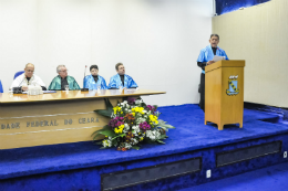 Imagem: Prof. José Borzacchiello da Silva disse estar vivendo, naquele instante, "momento de emoção pura" (Foto: Ribamar Neto)