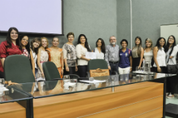 Imagem: Cerimônia de premiação dos melhores trabalhos dos Encontros Universitários 2014