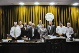 Imagem: Os professores Jesualdo Farias e Henry Campos com os atuais pró-reitores da UFC (Foto: Ribamar Neto)