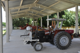 Imagem: O galpão de máquinas, no Centro de Ciências Agrárias, foi oficialmente entregue pelo Prof. Jesualdo (Foto: Guilherme Braga)