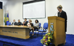 Imagem: A Profª Jeanne Marguerite Molina Moreira abriu a solenidade (Foto: Ribamar Neto)