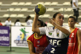 Imagem: Handebol é uma das categorias contempladas pelo programa de bolsas (Foto: Deporto UFC)