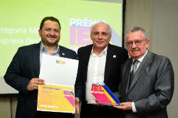 Imagem: Prof. Rogério Masih, Ricardo Sabadia e Prof. Henry Campos, Reitor da UFC (Foto: José Sobrinho/Sistema FIEC)