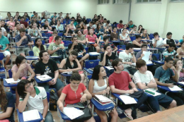 Imagem: Aula do Curso Pré-Vestibular, projeto de extensão do Centro de Ciências da UFC (Foto: Divulgação)