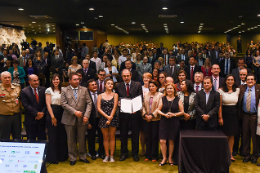 Imagem: Representantes do Governo Federal, estados e municípios, além de instituições públicas e privadas, atenderam ao chamado para combater o Aedes aegypti (Foto: Isabelle Araújo/MEC)