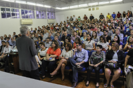 Imagem: O Auditório Cândido Pamplona, no Centro de Tecnologia, ficou lotado para a aula magna do presidente da Capes (Foto: Viktor Braga/UFC)