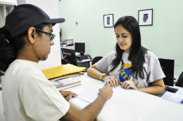 Imagem: Suplente confirmando matrícula na coordenação do seu curso de graduação