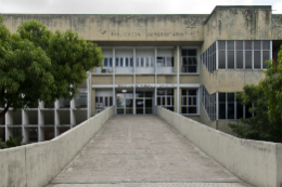 Imagem: Fachada da Biblioteca de Ciências e Tecnologia (BCT), localizada no Campus do Pici (Foto: CCSMI/UFC)