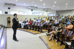 Imagem: O Vice-Reitor, Prof. Custódio Almeida, participou da abertura do seminário (Foto: Ribamar Neto/UFC)