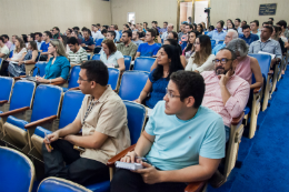 Imagem: Servidores no auditório da Reitoria da UFC