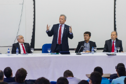 Imagem: Ministro André Figueiredo discursa no lançamento da Plataforma IoT no Centro de Tecnologia da UFC