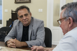 Imagem: O Reitor da UFC, Prof. Henry Campos, reuniu-se com o presidente da Funcap, Tarcísio Pequeno (Foto: Viktor Braga)