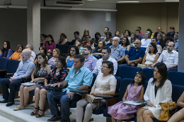 Imagem: Auditório lotado para a solenidade de posse