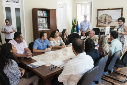 Imagem: Cerimônia de posse aconteceu no gabinete do Reitor (Foto: Ribamar Neto/UFC)