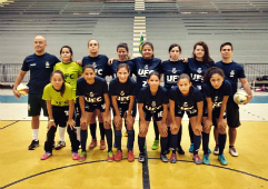 Atletas da equipe de futsal feminino da UFC