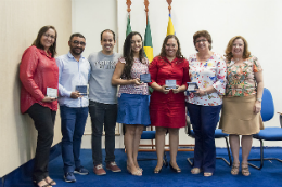 Imagem: Profª Denise Correa e servidores da Pradm