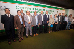 Imagem: Autoridades na solenidade no Palácio da Abolição