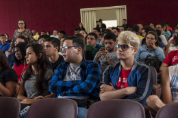 Imagem: Público lotou o Auditório Reitor Antônio Martins Filho, na Faculdade de Direito (Foto: Viktor Braga/UFC)