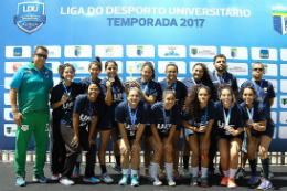 Imagem: Foto do time de handebol feminino da UFC