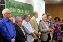 Imagem: Autoridades falam no lançamento do plano