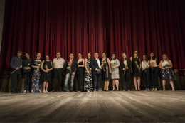 Imagem: Todos os integrantes da comissão organizadora do ENEU receberam homenagem (Foto: Jr. Panela/UFC)