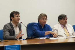 Imagem: Prof. Custódio Almeida, Vice-Reitor da UFC; Prof. César Barreira, diretor do CEA; Prof. José Vicente dos Santos, diretor do Instituto Latino-Americano de Estudos Avançados da Universidade Federal do Rio Grande do Sul (UFRGS)