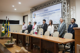 Imagem: Mesa de autoridades acadêmicas na abertura do III SBRNS