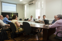 Imagem: Encontro do comitê foi realizado na sala de reuniões da Vice-Reitoria (Foto: Ribamar Neto/UFC)