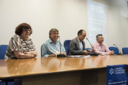 Imagem: A secretária-adjunta Mônica do Amaral Porto; o diretor do Colégio de Estudos Avançados da UFC, Prof. César Barreira; o secretário dos Recursos Hídricos do Estado do Ceará, Francisco Coelho Teixeira, e Prof. Francisco de Assis Souza Filho, do Departamento de Engenharia Hidráulica e Ambiental da UFC (Foto: Jr. Panela/UFC)