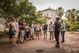 Imagem: No curso Português para Estrangeiros, além do idioma, os alunos também vão aprender sobre a cultura brasileira (Foto: Divulgação/Casa de Cultura Portuguesa da UFC)