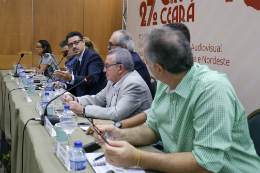 Imagem: Mesa de abertura do I Seminário Descentralização da Produção Audiovisual no Centro-Oeste, Norte e Nordeste (CONNE), promovido pela UFC