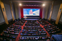 Imagem: A solenidade de abertura foi prestigiada por cineastas, atores e atrizes e cinéfilos (Foto: Rogério Resende)