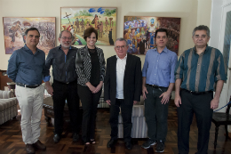 Imagem: Encontro aconteceu no gabinete do Reitor (Foto: Viktor Braga/UFC)