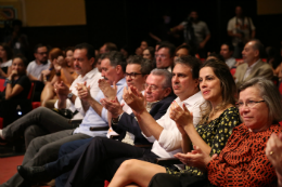 Imagem: O Governador do Ceará, Camilo Santana, também esteve presente na cerimônia e parabenizou os premiados na noite (Foto: Arlindo Barreto)