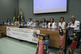 Imagem: Mesa de abertura do evento