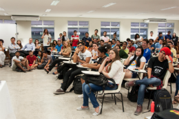 Imagem: Estudantes lotaram a sala multiuso do Campus (Foto: Viktor Braga/UFC)