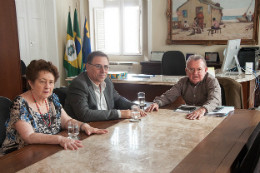 Imagem: Encontro ocorreu no gabinete do Prof. Henry Campos (Footo: Ribamar Neto/UFC)