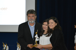 Imagem: O documentário "Co.nhe.cer – histórias e relações com jovens e adultos", de autoria das alunas Letícia Alves Chagas e Larissa Wenya Sousa Alcântara, venceu na categoria Trabalho de Conclusão de Curso (Foto: Divulgação)